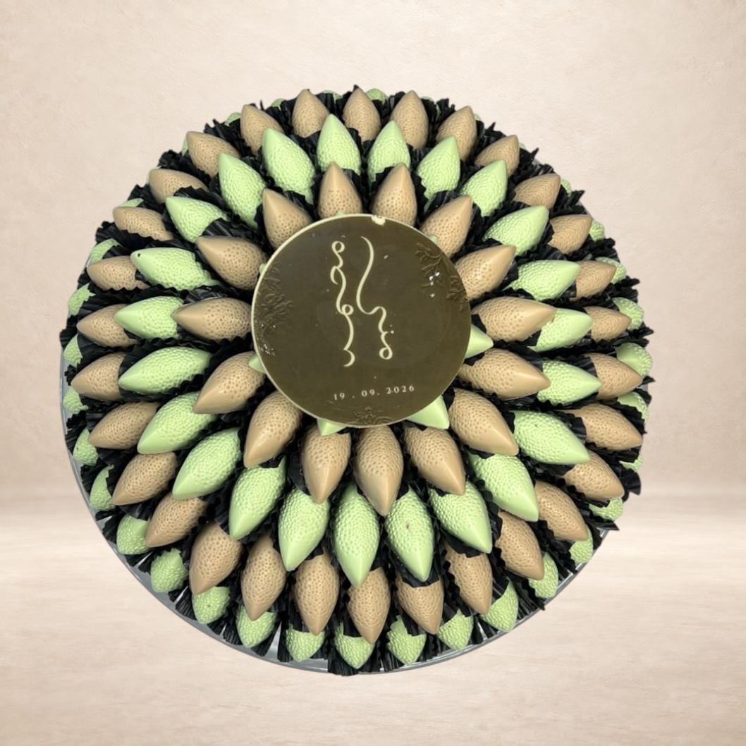 صحن زجاج مع شوكليت فيلي – أسورتد شوكليت سيجنيتشر | Glass Plate with Feli Chocolate – Signature Assorted