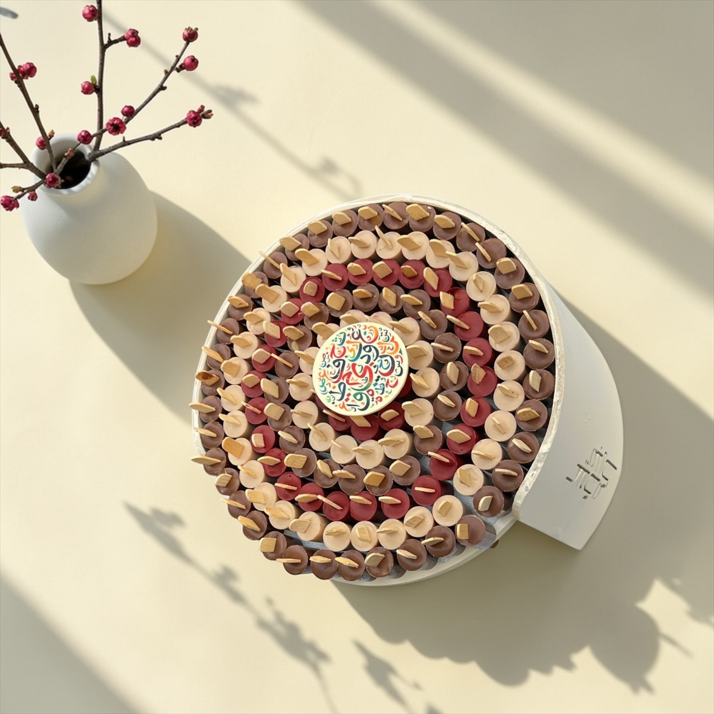 تشكيلة شوكليت فاخرة لعيد الفطر – بوكس اكريليك مع شوكليت بوتول لعيد الفطر / Luxury Eid Chocolate Gift – Giovanni Premium Selection 1500g