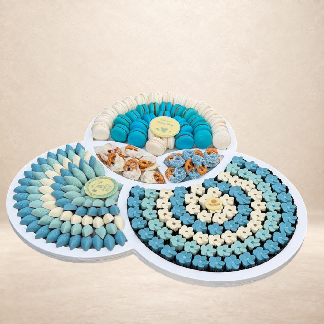 صحن كواترو بيبي بلو – أسورتد شوكليت مع موالح وماكرون | Quattro Baby Blue Plate – Assorted Chocolate with Savouries & Macarons