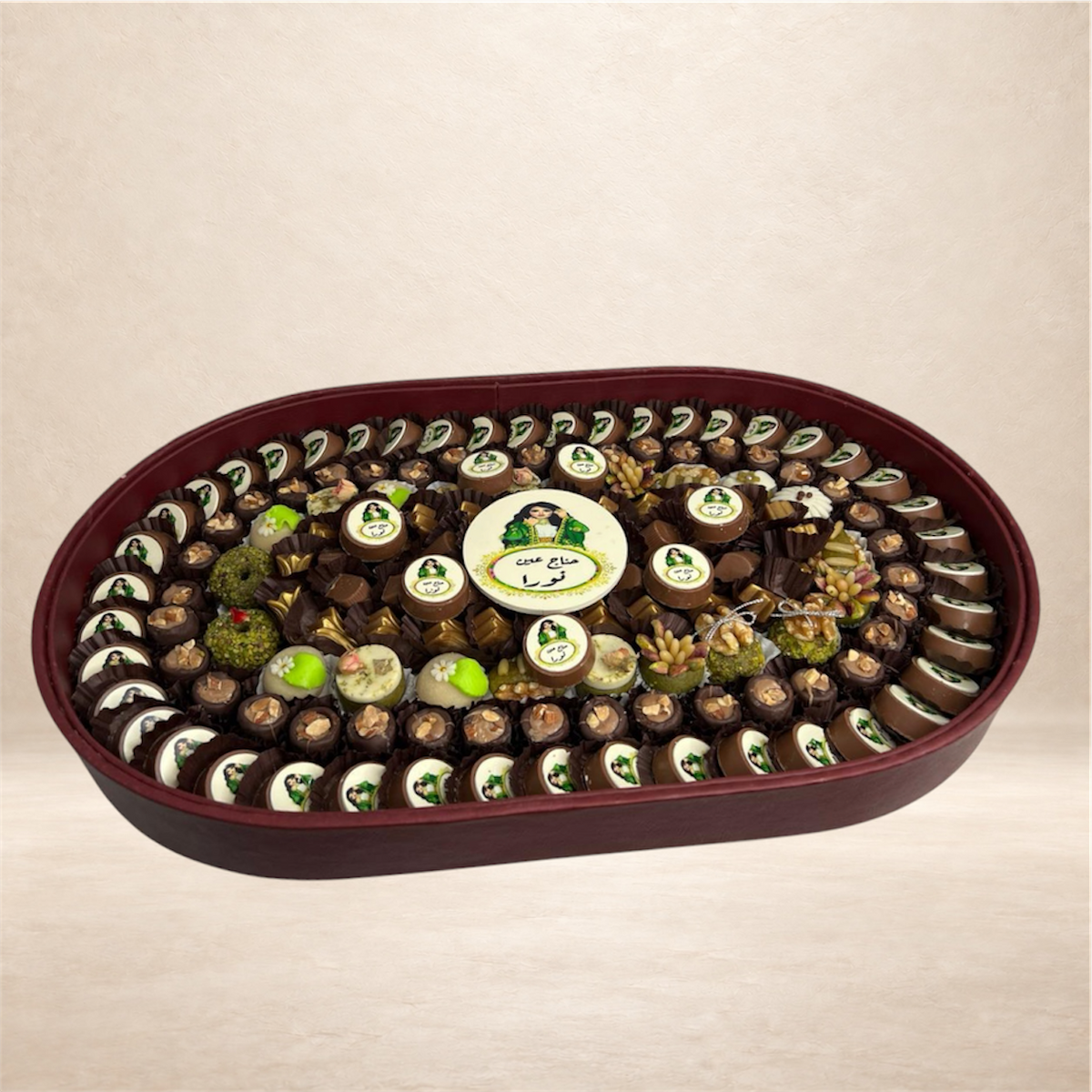 صحن جلد بيضاوي شوكليت مطبوع للحنة مع حلويات تونسية | Oval Leather Henna Platter with Printed Chocolate & Tunisian Sweets