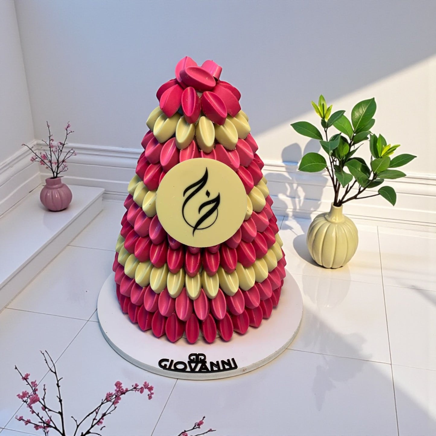 هرم شوكولاتة بطباعة مخصصة Chocolate Pyramid with Custom Print