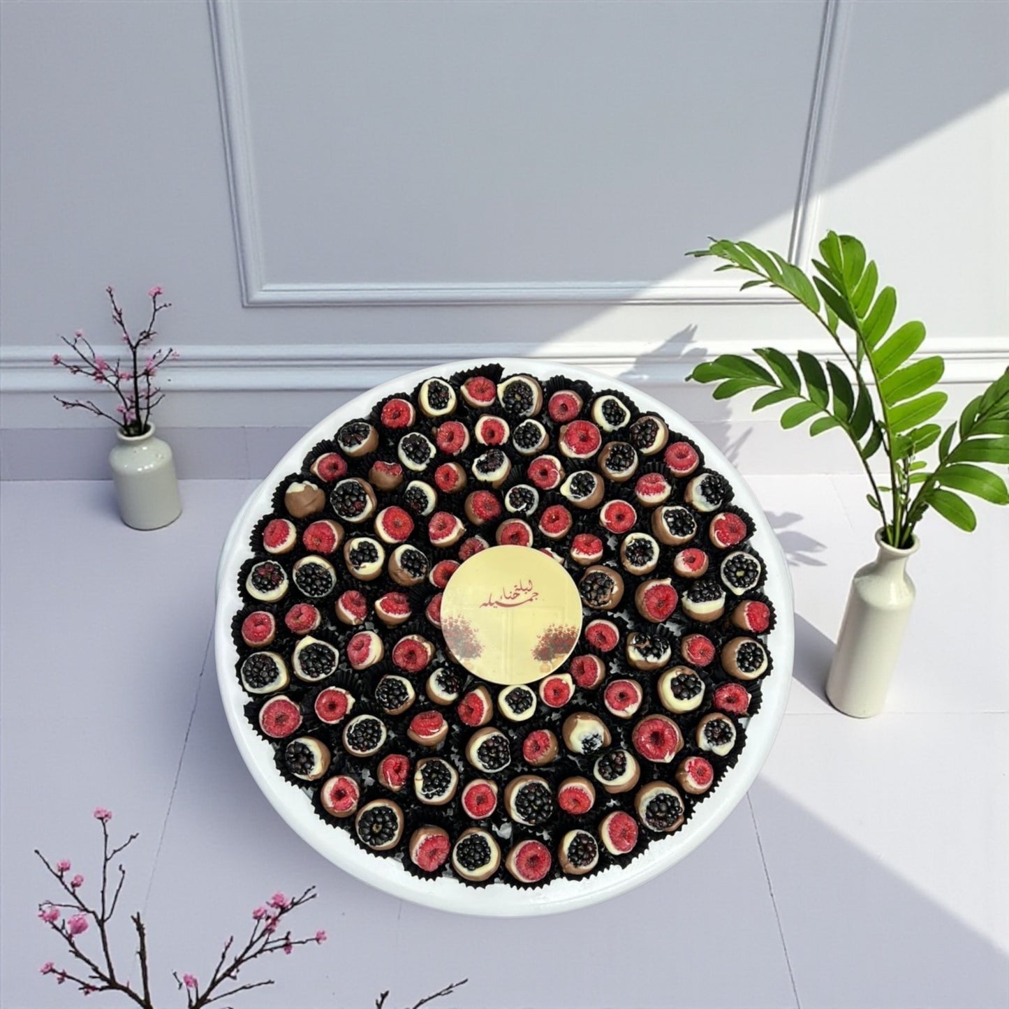 صحن فواكه فريش مغطّسة بالشوكولاتة مع استاند فاخر
Luxury Fresh Fruit Chocolate Platter with Stand