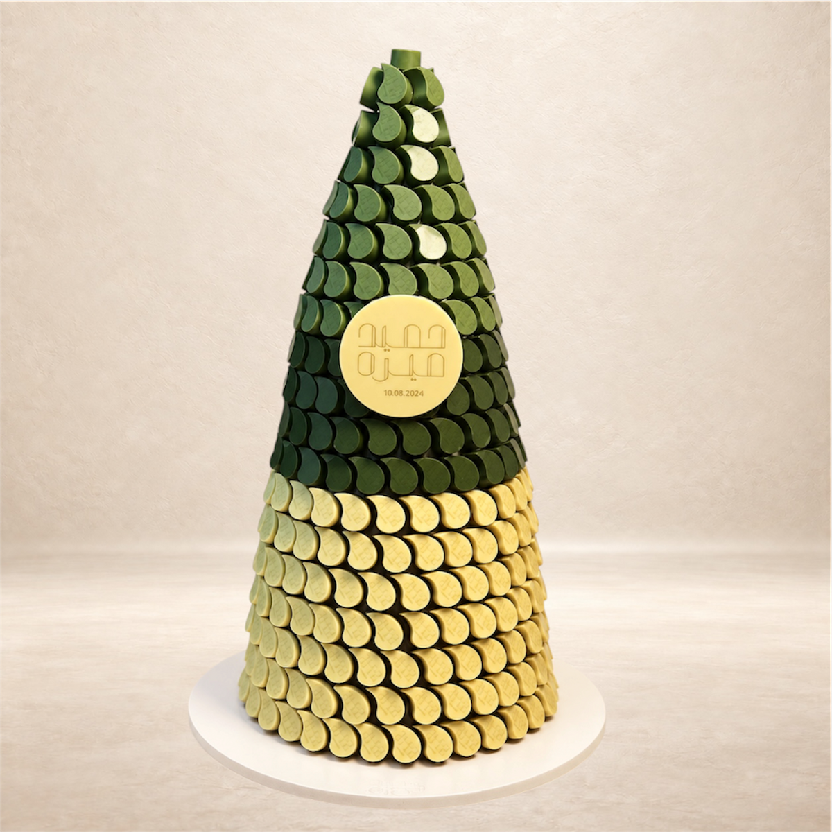 هرم شوكليت الدمعة كبير مع طباعة | Large Printed Teardrop Chocolate Pyramid