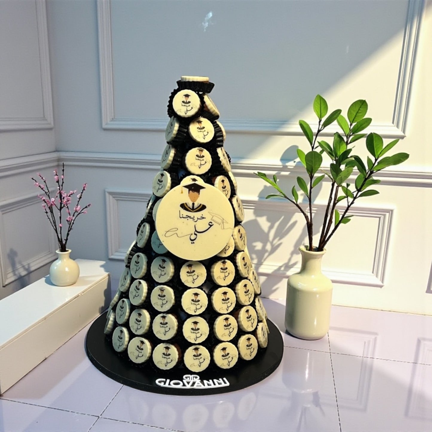 هرم شوكولاتة دائري بطباعة مخصصة Printed Round Chocolate Pyramid