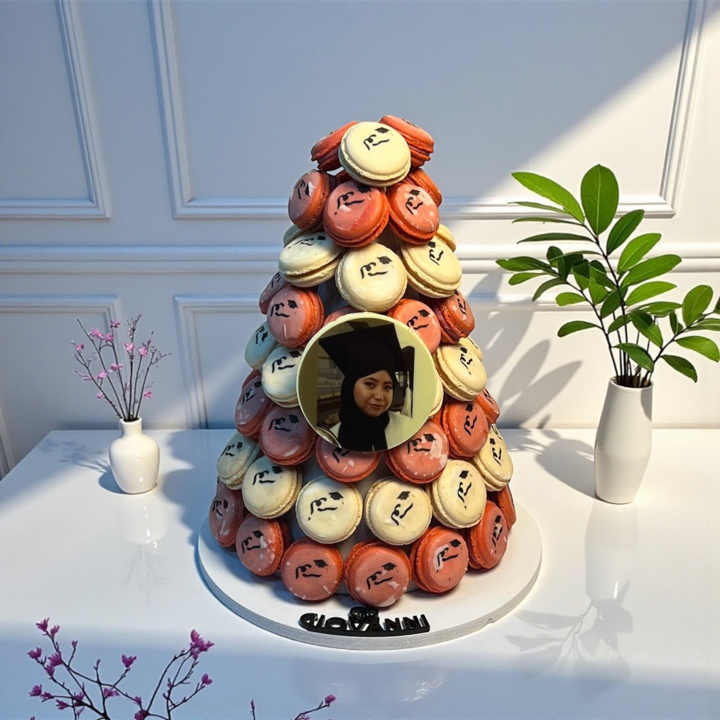 هرم ماكرون فرنسي بطباعة مخصصة Custom Printed French Macaron Pyramid