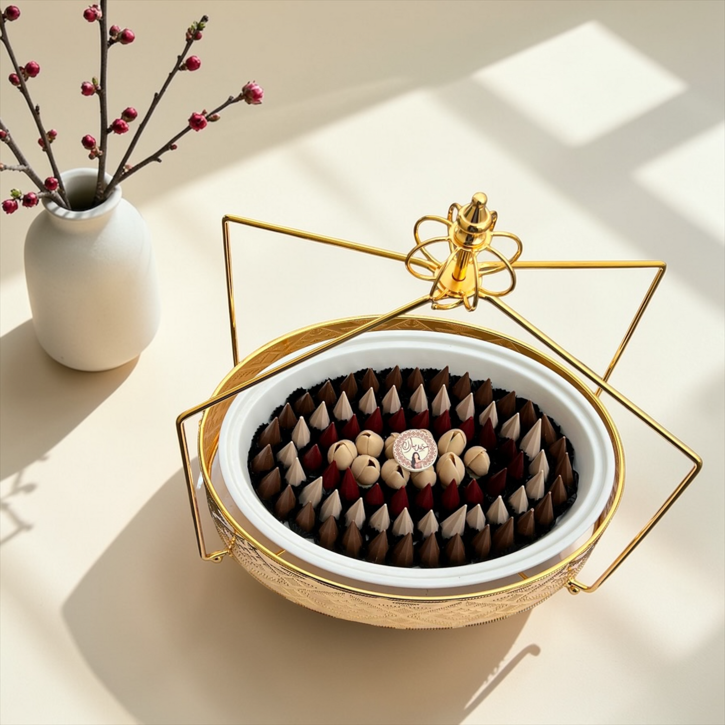 Eid Feuilletine Chocolate Cone Gold Platter | صحن ذهبي فاخر مع شوكليت الكون بالفياتين بثيم العيد