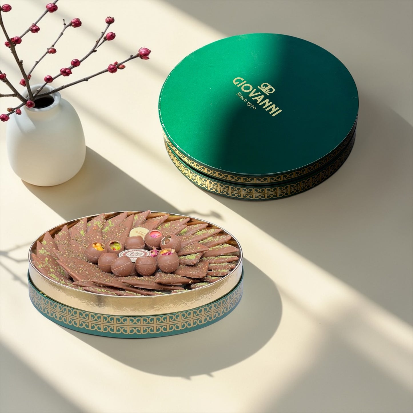 Premium Gavotte Triangle Biscuit Chocolate Box | بوكس بريميوم بسكويت جافوت مثلثات مع شوكليت وحبة الكاكاو