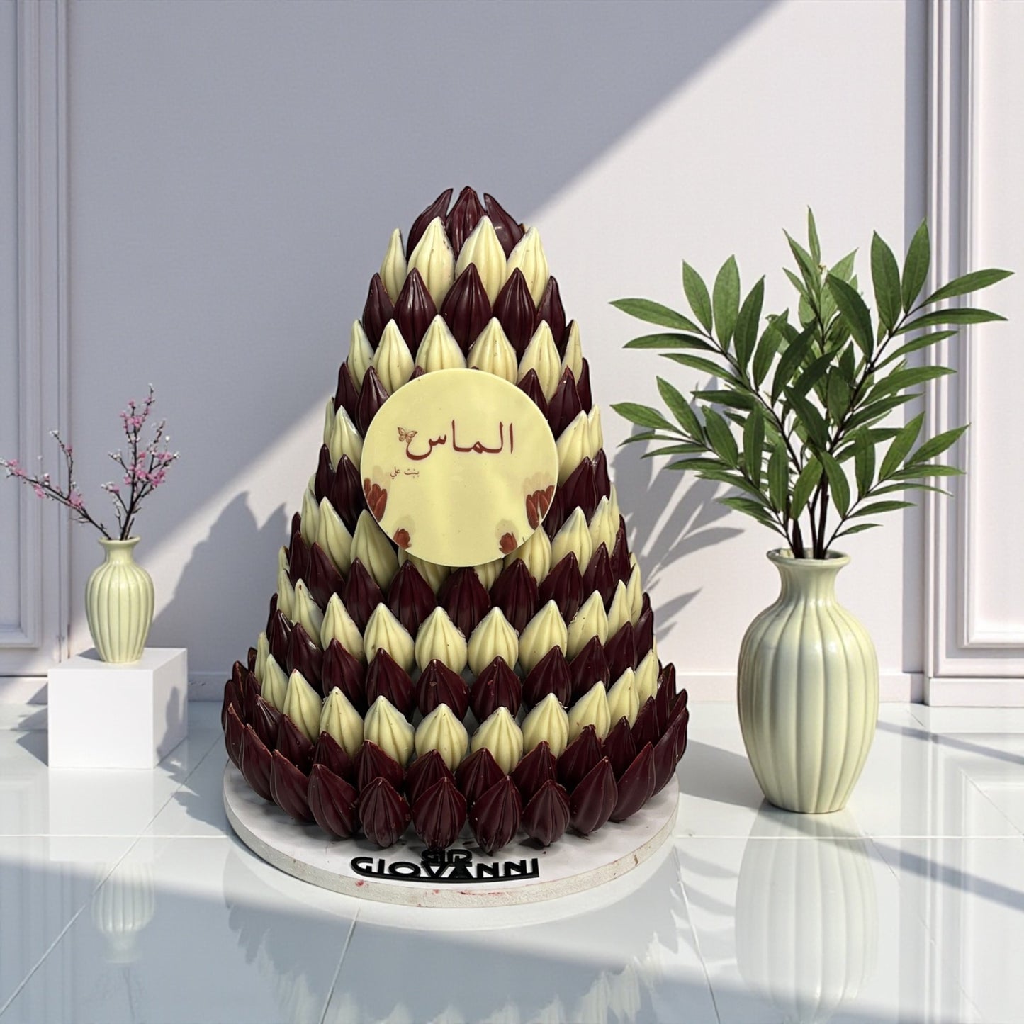 هرم شوكولاتة حبة الجوافة بطباعة مخصصة Guava Chocolate Pyramid with Custom Print