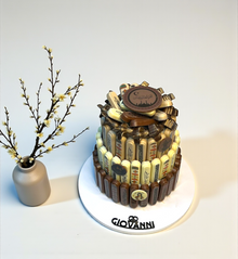 Ramadan-Themed Printed Chocolate Pyramid with Dallah Chocolate هرم شوكليت مطبوع بثيمات رمضان مع شوكليت الدلّة