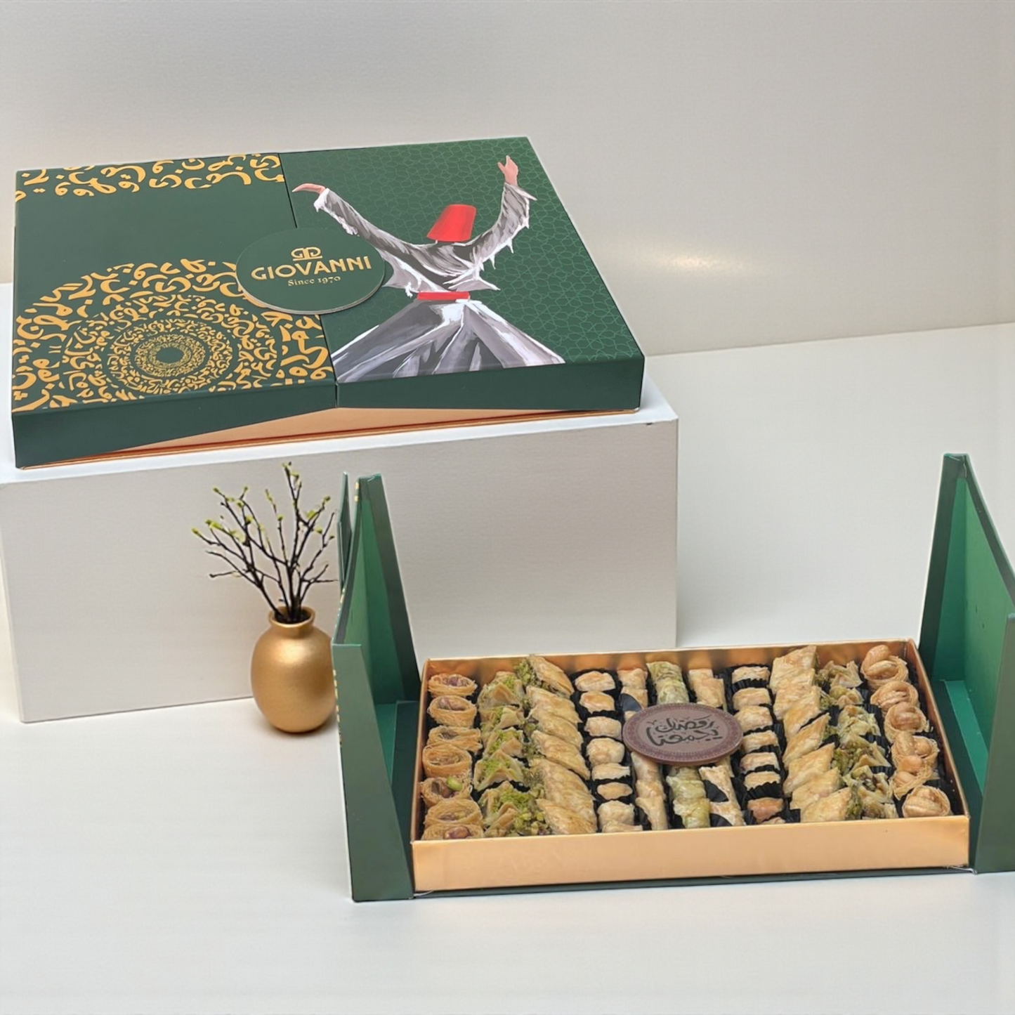 Al Darawish Luxury Baklava Box – 700g بوكس بقلاوة الدراويش الفاخرة