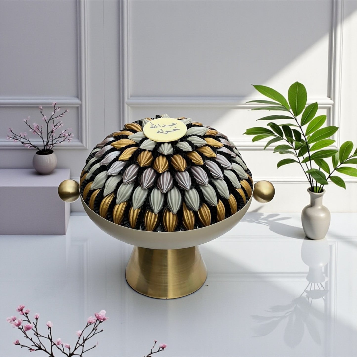 صحن شوكولاتة فاخر بطباعة مخصصة – 
Luxury Custom-Printed Chocolate Platter