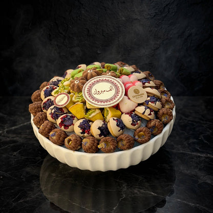 صحن بورسلين أبيض – بيتي فور فرنسي مشكل | White Porcelain Plate – Assorted French Petit Four