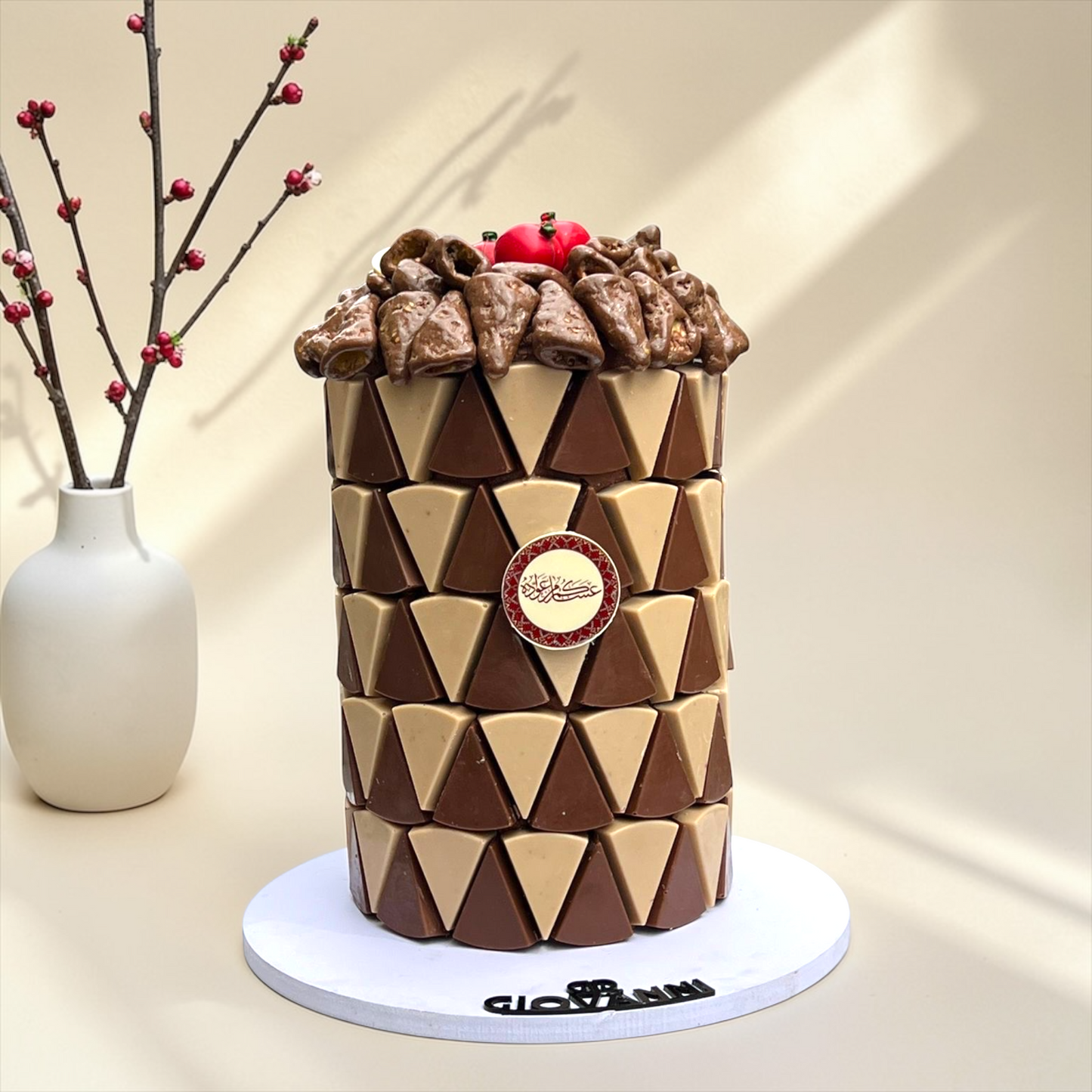 تشكيلة شوكليت فاخرة لعيد الفطر – هرم حبة المثلثات مع شوكليت بيقلز مغطس بالشوكليت والزعتر مع حبة الرمان / Luxury Eid Chocolate Gift – Giovanni Premium Selection 1400g