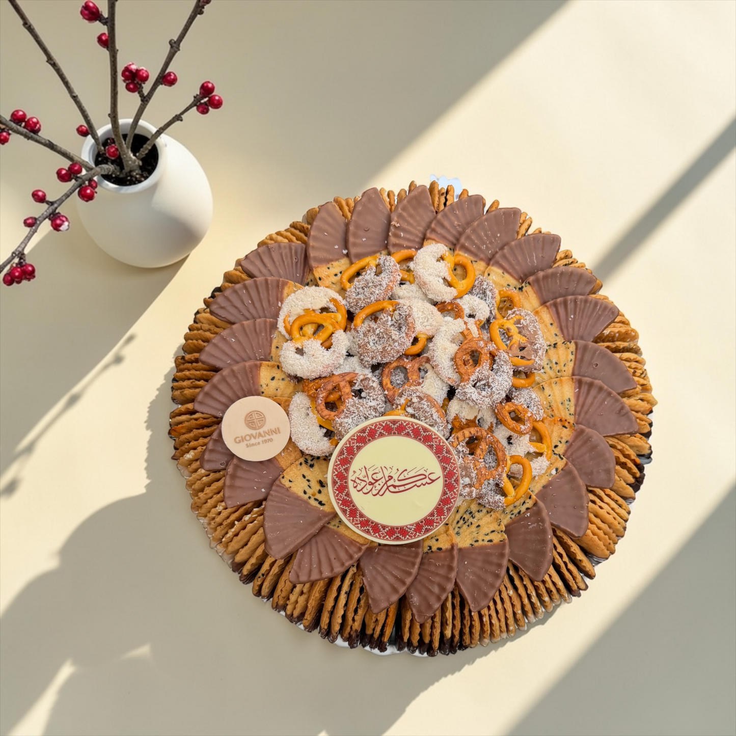 Luxury Porcelain Platter – Cheese Fan Savory Dipped in Chocolate صحن بورسلين فاخر مع موالح مروحة بالجبنة ومغطسة بالشوكليت