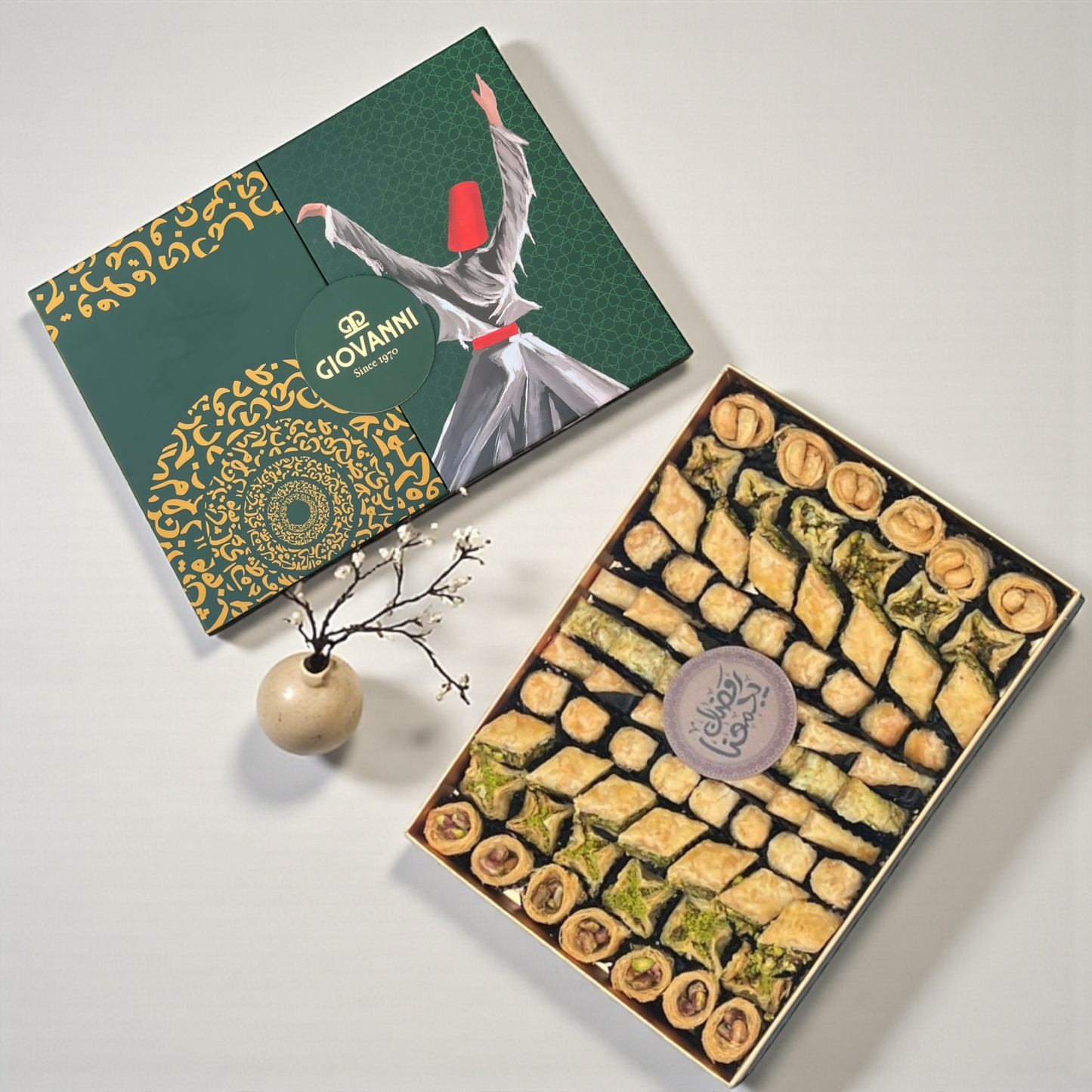 Al Darawish Luxury Baklava Box – 700g بوكس بقلاوة الدراويش الفاخرة