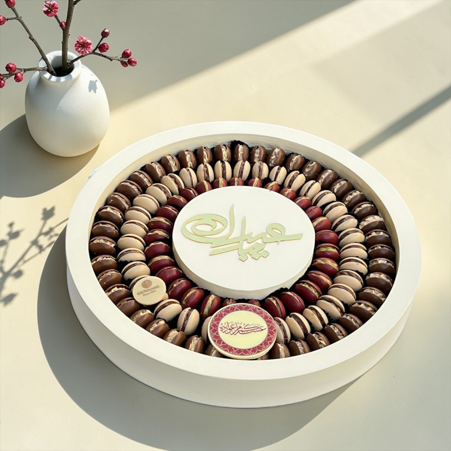 Luxury Round Acrylic Platter – Best Seller Chocolate Burger صحن اكريليك دائري فاخر مع بست سيلر شوكليت برجر
