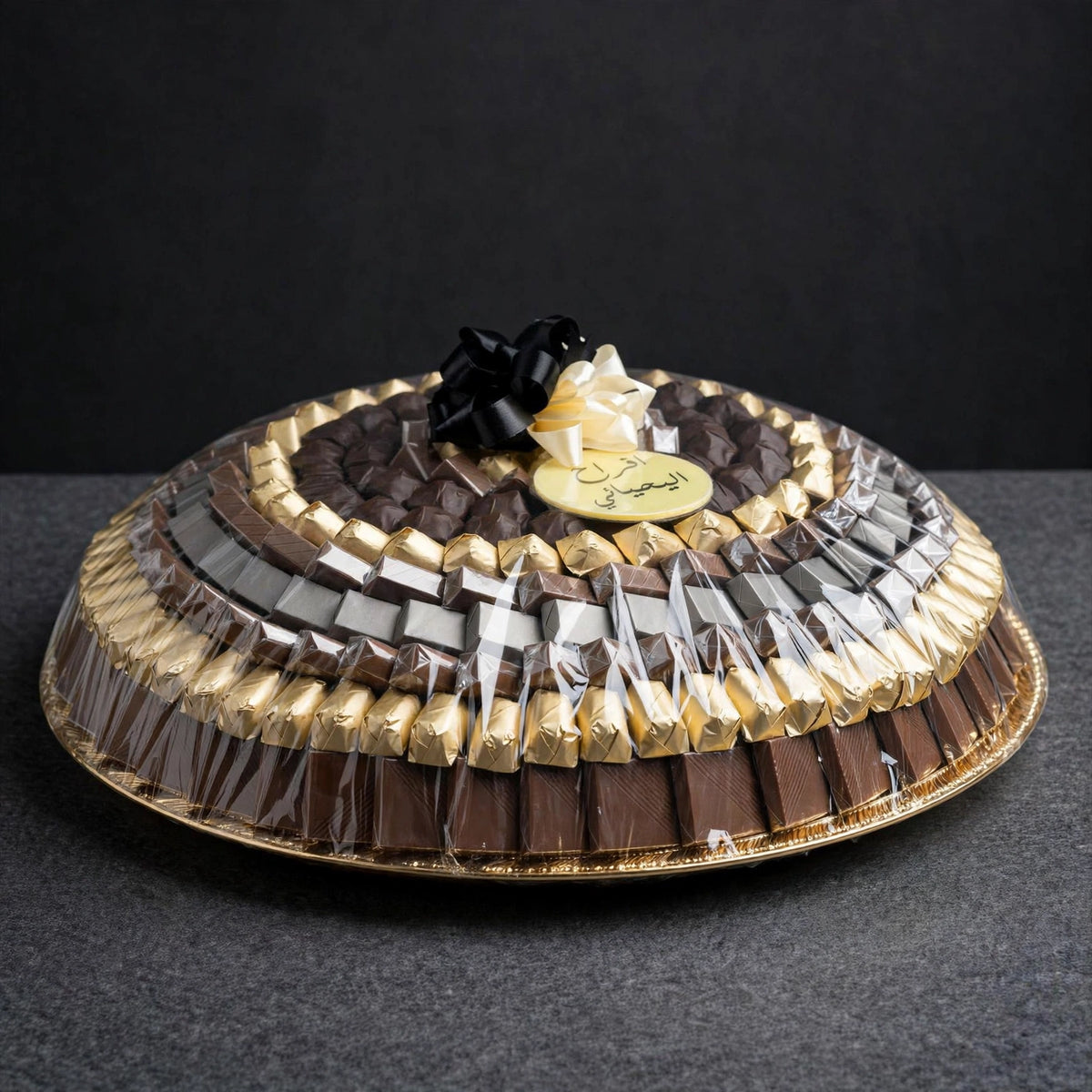 صينية ستانلس ستيل كبيرة VIP بشوكولاتة مغلفة | Large VIP Stainless Steel Tray with Wrapped Chocolate