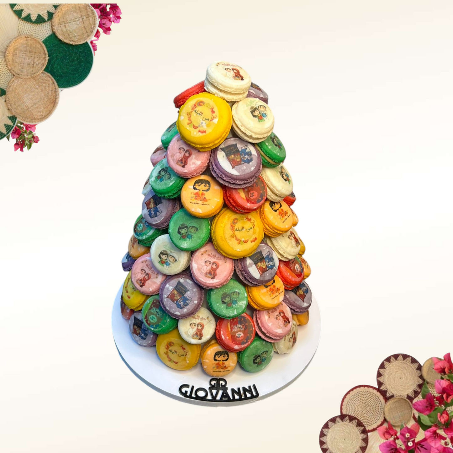 هرم ماكرون فرنسي مطبوع بثيم حق الليلة