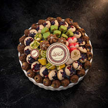 صحن بورسلين أبيض – بيتي فور فرنسي مشكل | White Porcelain Plate – Assorted French Petit Four