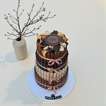 Luxury Chocolate Stick Pyramid with Dried Fruits & Nuts هرم ستيك شوكليت فاخر مع فواكه مجففة بالمكسرات