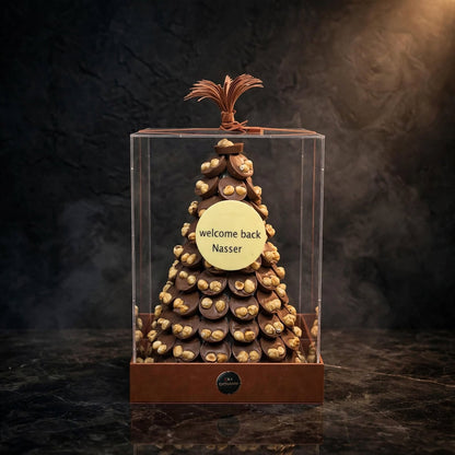 بوكس أكريليك VIB الفاخر بأهرامات الشوكولاتة الدائرية بالبندق | Luxury VIB Acrylic Box with Hazelnut Round Pyramids