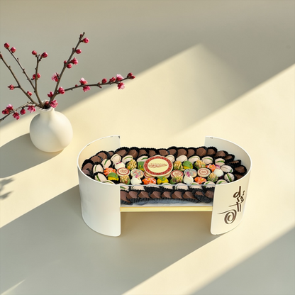 Luxury Oval Acrylic Box – Giovanni Signature Chocolate بوكس اكريليك بيضاوي فاخر مع تشكيلة سيجنتشر من جيوفاني