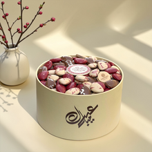 تشكيلة شوكليت فاخرة لعيد الفطر – بوكس جلد مع شوكليت حبة الزلط بأشكال والوان جميلة مع حشوات مختلفة / Luxury Eid Chocolate Gift – Giovanni Premium Selection 1000g