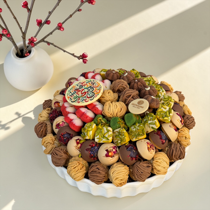 Luxury Porcelain Platter – French Petit Four Signature صحن بورسلين فاخر مع سيجنتشر بيتي فور فرنسي