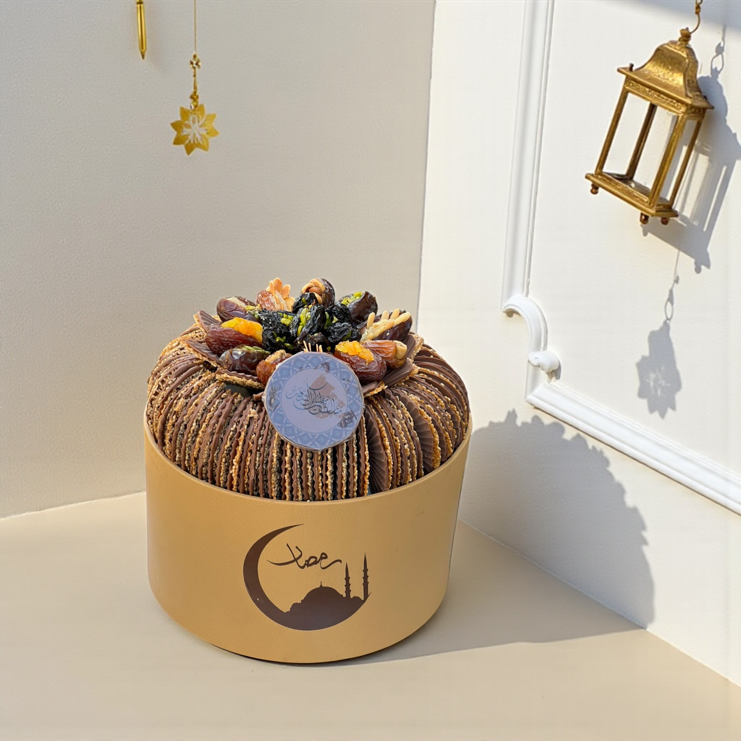 Luxury Leather Box with Best-Seller Chocolate Fan — 1.6 kgبوكس جلد فاخر مع مروحة شوكليت البست سيلر