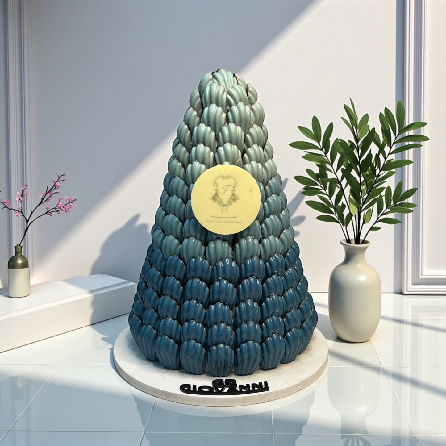 Shell Chocolate Pyramid      هرم شوكولاتة الصدفة