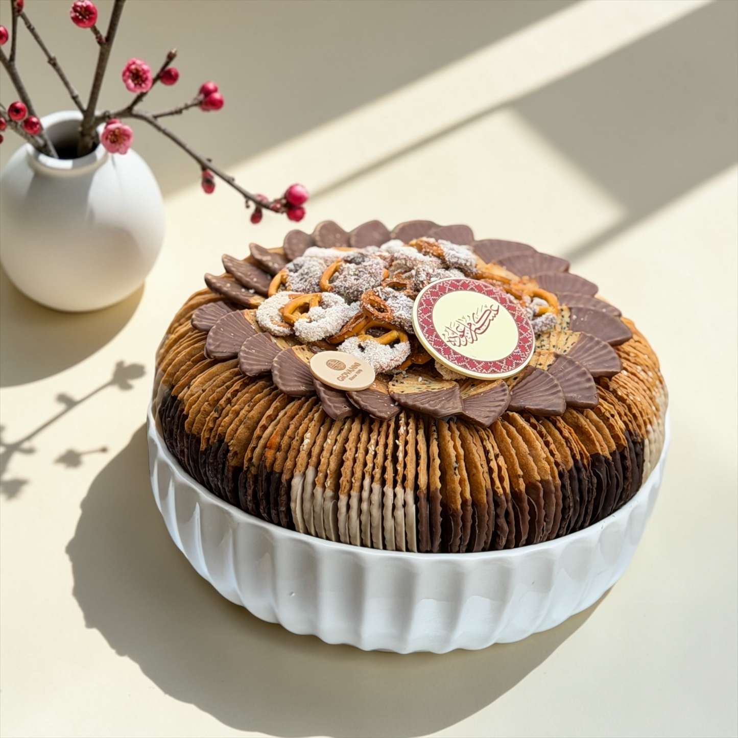 Luxury Porcelain Platter – Cheese Fan Savory Dipped in Chocolate صحن بورسلين فاخر مع موالح مروحة بالجبنة ومغطسة بالشوكليت