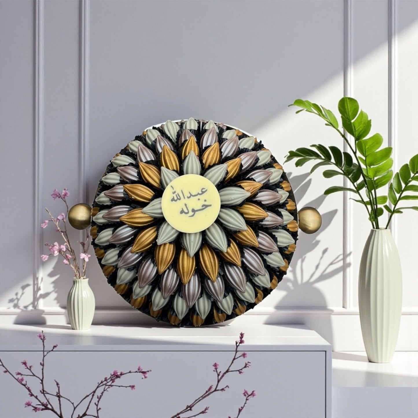 صحن شوكولاتة فاخر بطباعة مخصصة – 
Luxury Custom-Printed Chocolate Platter