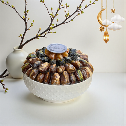 Luxury Porcelain Platter with Stuffed Dates, Figs & Nutty Prunes (Clear Wrapped) صحن بُورسلين فاخر مع تمور محشية وتين وقراصية بالمكسرات (تغليف شفاف)