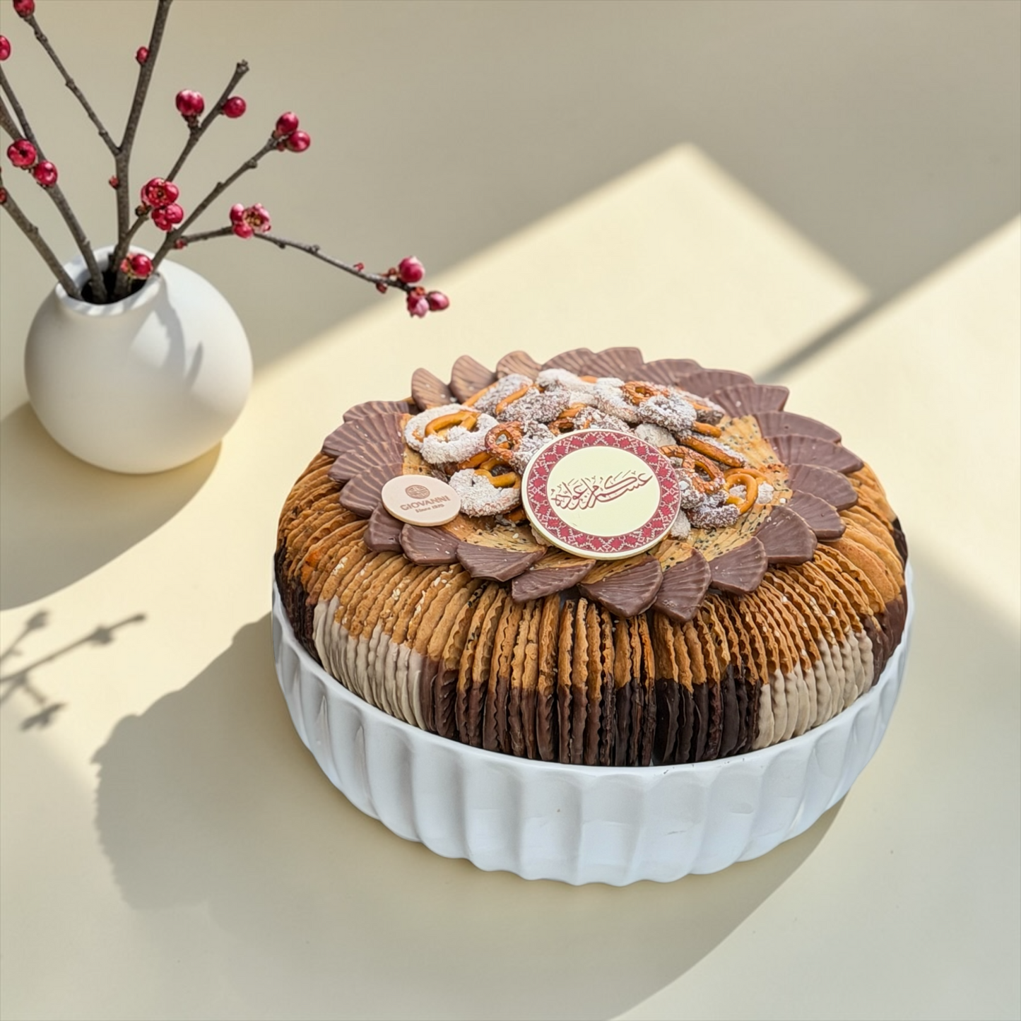 Luxury Porcelain Platter – Cheese Fan Savory Dipped in Chocolate صحن بورسلين فاخر مع موالح مروحة بالجبنة ومغطسة بالشوكليت