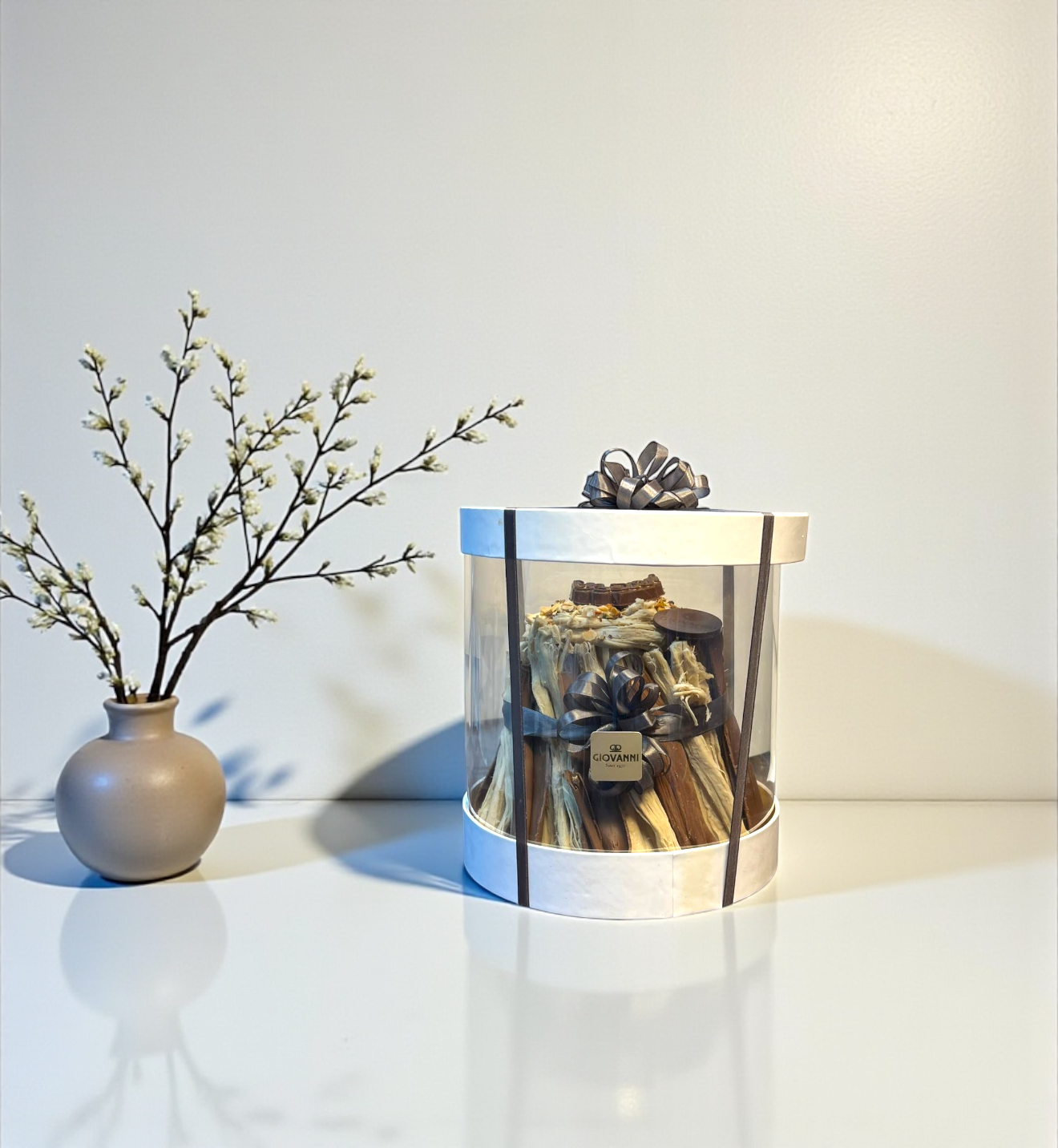 Luxury Box with Crunchy Flakes & Chocolate Flakes  بوكس فاخر مع رهش فليك وشوكولاتة فليك