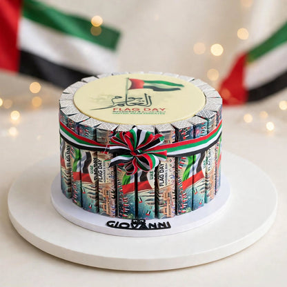 هرم فاين فير طابق واحد مع قطعة شوكولاتة كبيرة – 24 قطعة | Single-Tier Fine Fare Pyramid with Large Chocolate Piece – 24 Pieces
