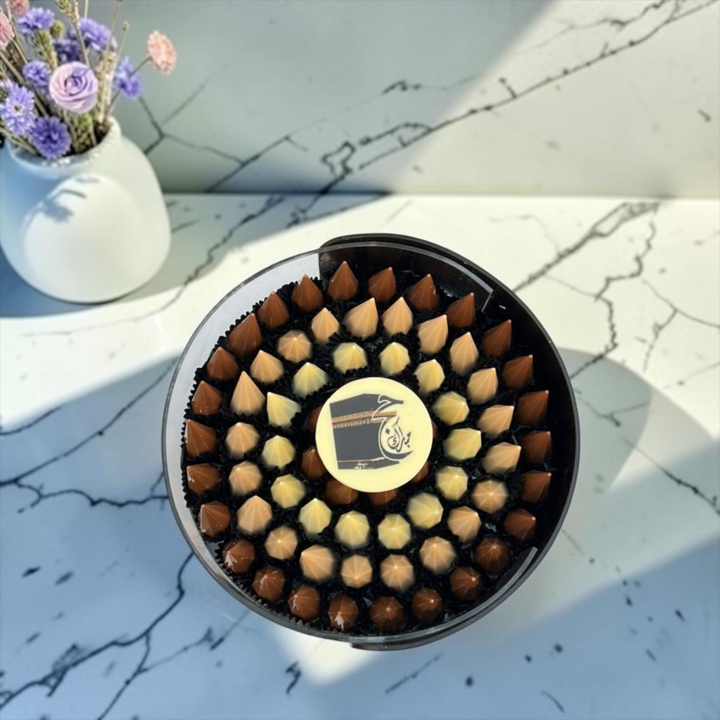 Giovanni Luxury Acrylic Platter with Signature Belgian Chocolate – Hajj Collection