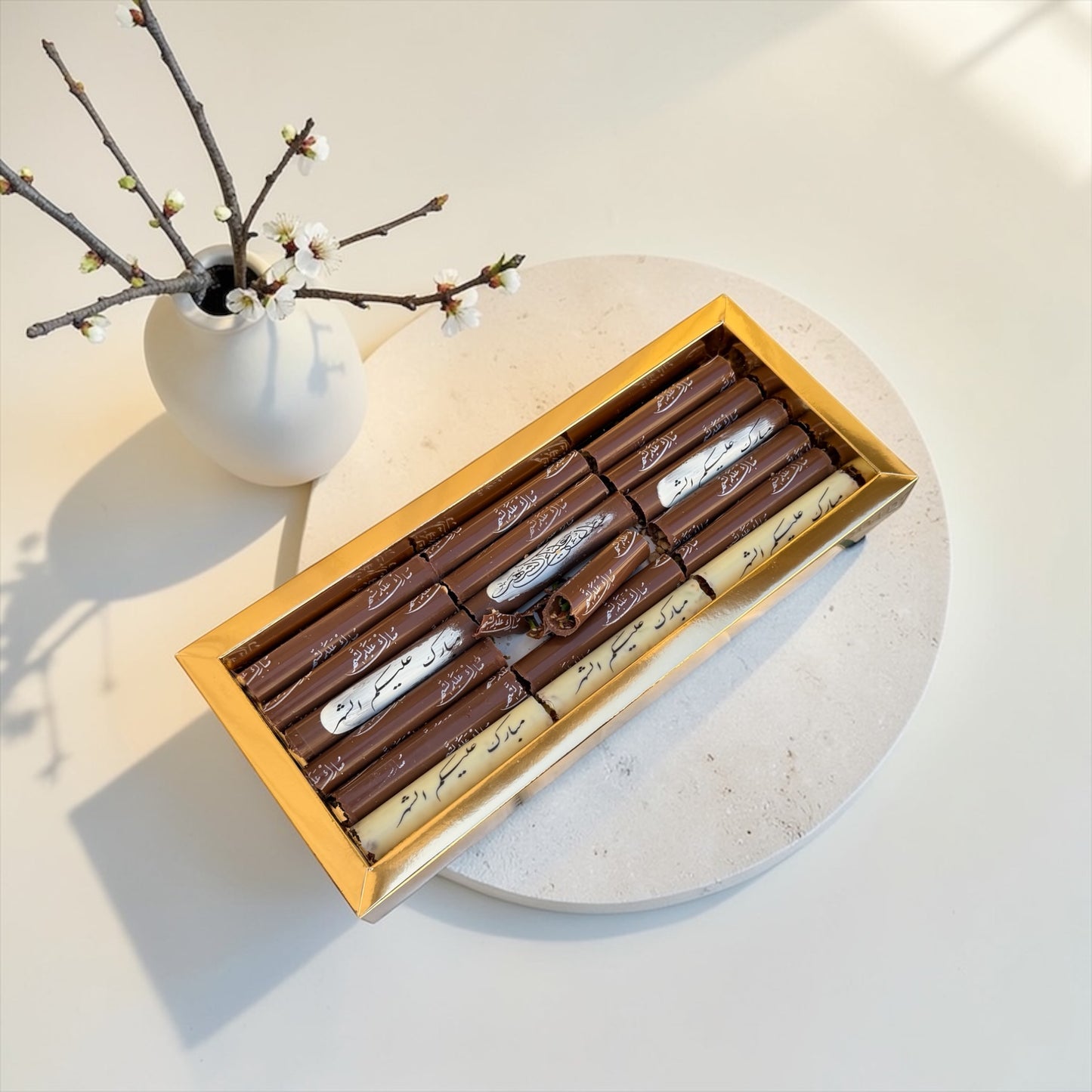 Printed Handmade Chocolate Cigar Box – 18 Pieces بوكس سيجار شوكليت مطبوع هاند ميد – 18 قطعة شوكليت بلجيكي فاخر