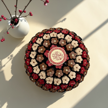 Luxury Porcelain Platter with Mixed Rose Chocolates صحن بورسلين فاخر مع شوكليت الورد بحشوات مشكلة