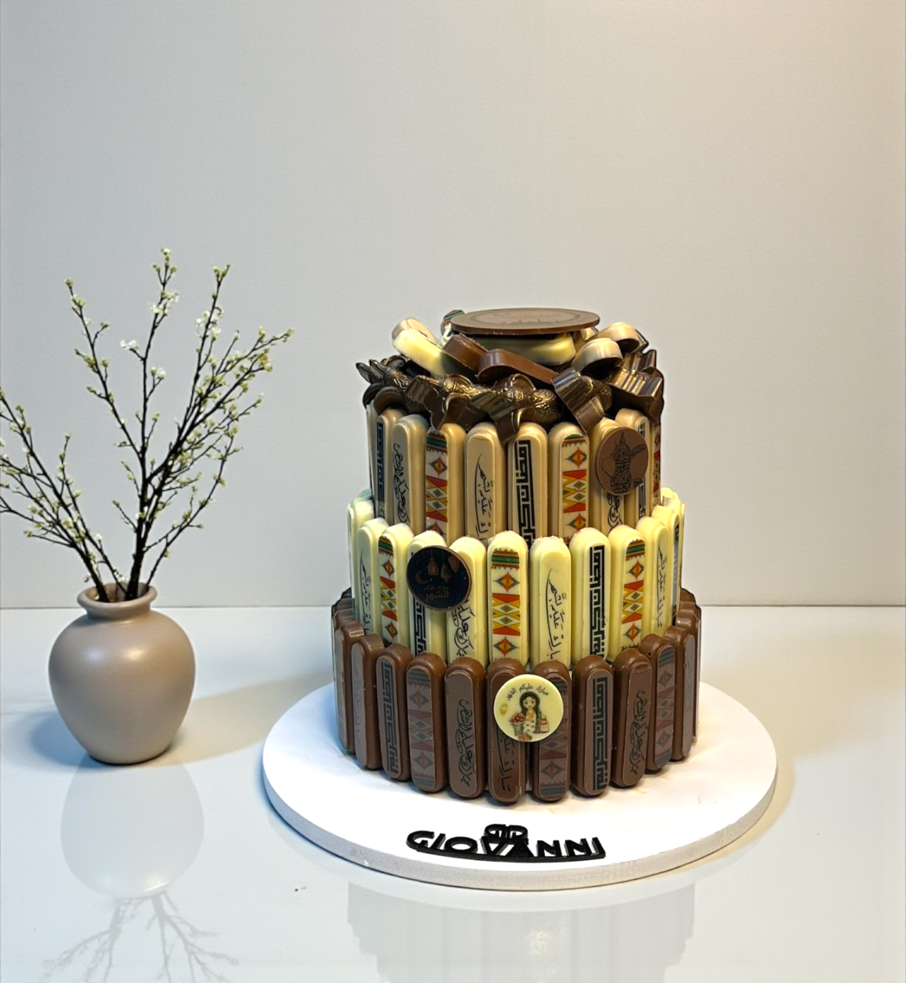 Ramadan-Themed Printed Chocolate Pyramid with Dallah Chocolate هرم شوكليت مطبوع بثيمات رمضان مع شوكليت الدلّة