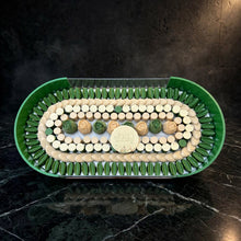 ستاند أوفال أخضر شوكولاتة مشكلة | Green Oval Stand – Assorted Chocolate
