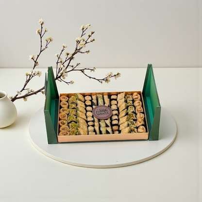 Al Darawish Luxury Baklava Box – 700g بوكس بقلاوة الدراويش الفاخرة