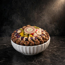 صحن بورسلين أبيض – بيتي فور فرنسي مشكل | White Porcelain Plate – Assorted French Petit Four