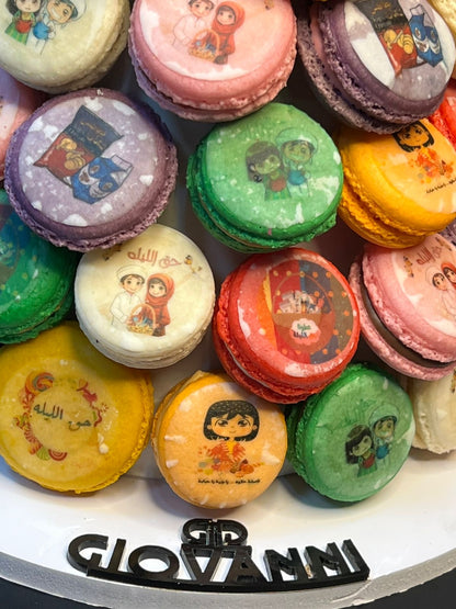 هرم ماكرون فرنسي مطبوع بثيم حق الليلة