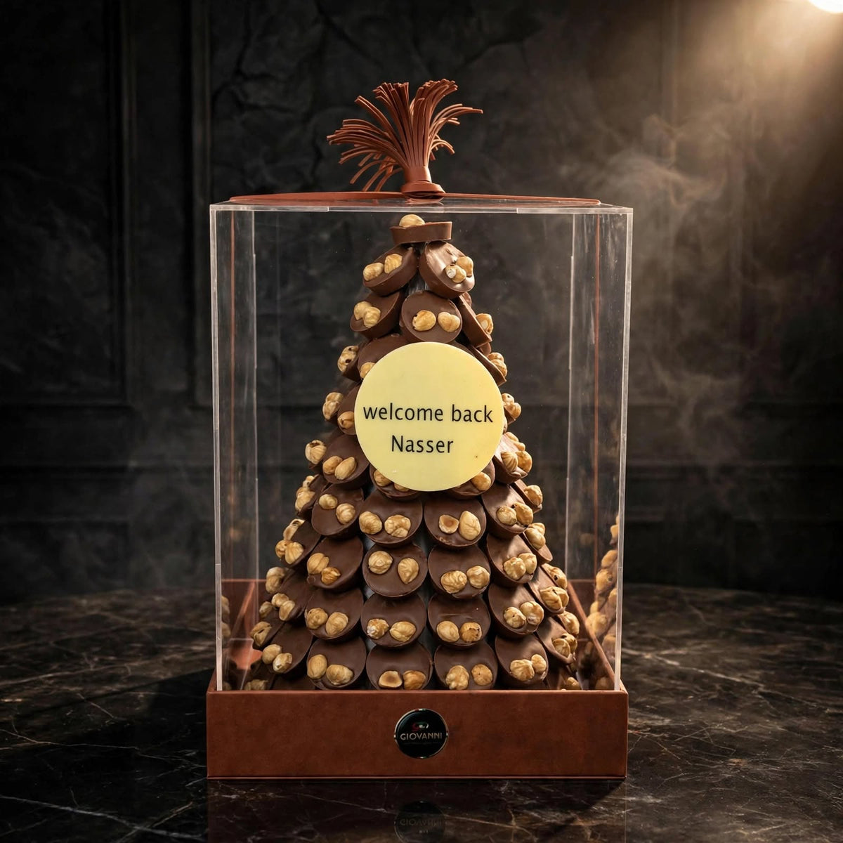 بوكس أكريليك VIB الفاخر بأهرامات الشوكولاتة الدائرية بالبندق | Luxury VIB Acrylic Box with Hazelnut Round Pyramids