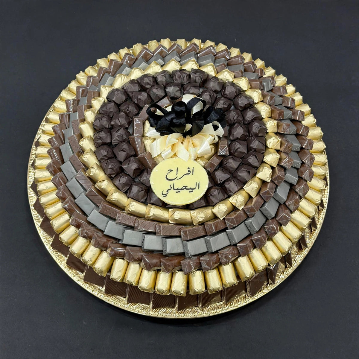 صينية ستانلس ستيل كبيرة VIP بشوكولاتة مغلفة | Large VIP Stainless Steel Tray with Wrapped Chocolate