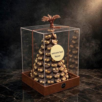 بوكس أكريليك VIB الفاخر بأهرامات الشوكولاتة الدائرية بالبندق | Luxury VIB Acrylic Box with Hazelnut Round Pyramids