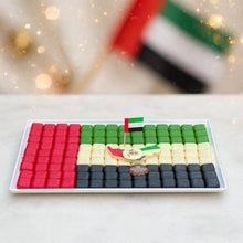 صحن أكريليك مستطيل بميني بونبون الشوكولاتة المربعة بألوان العلم | UAE Flag Mini Square Chocolate Bonbons on Rectangular Acrylic Platter