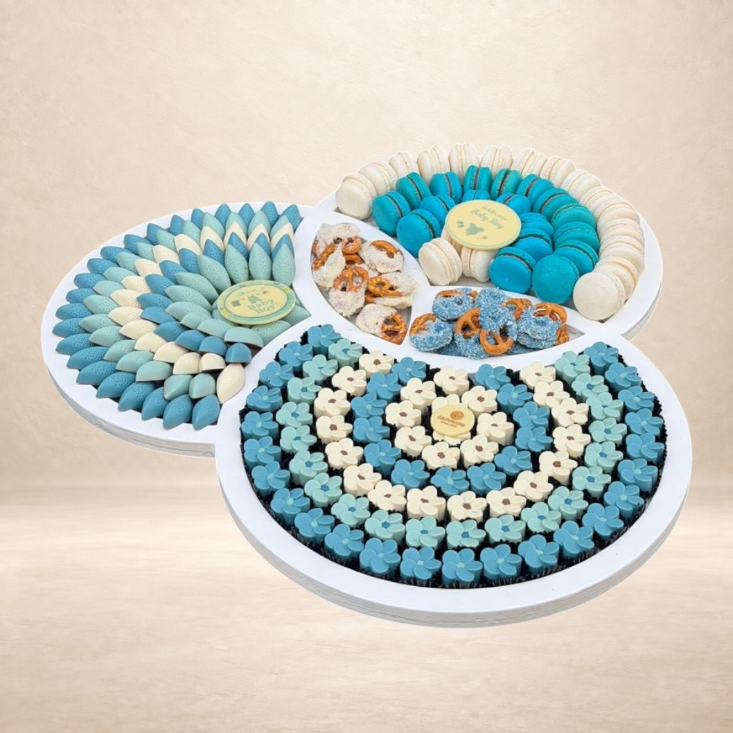 صحن كواترو بيبي بلو – أسورتد شوكليت مع موالح وماكرون | Quattro Baby Blue Plate – Assorted Chocolate with Savouries & Macarons