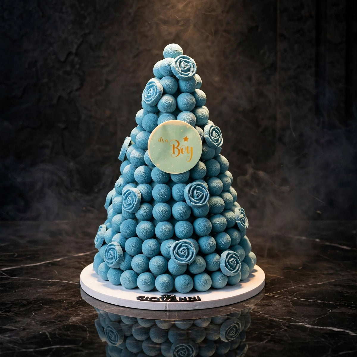 هرم مخمل أزرق شوكولاتة بمبون | Blue Velvet Bonbon Chocolate Pyramid
